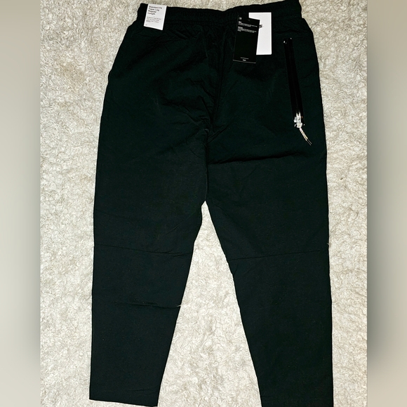 New Nike standard fit tapered leg regular length joggers/pants, size Large - Picture 3 of 7